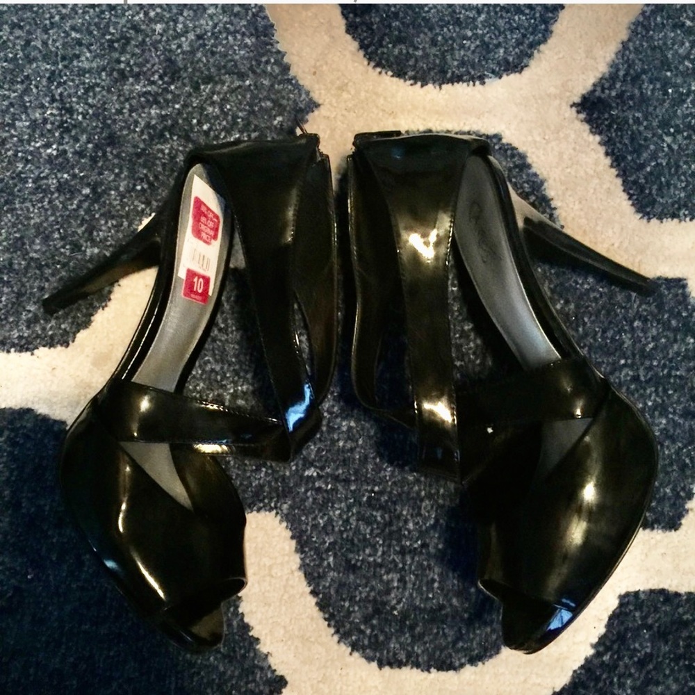 NEW black patent leather 5" heels sandals w/ tags